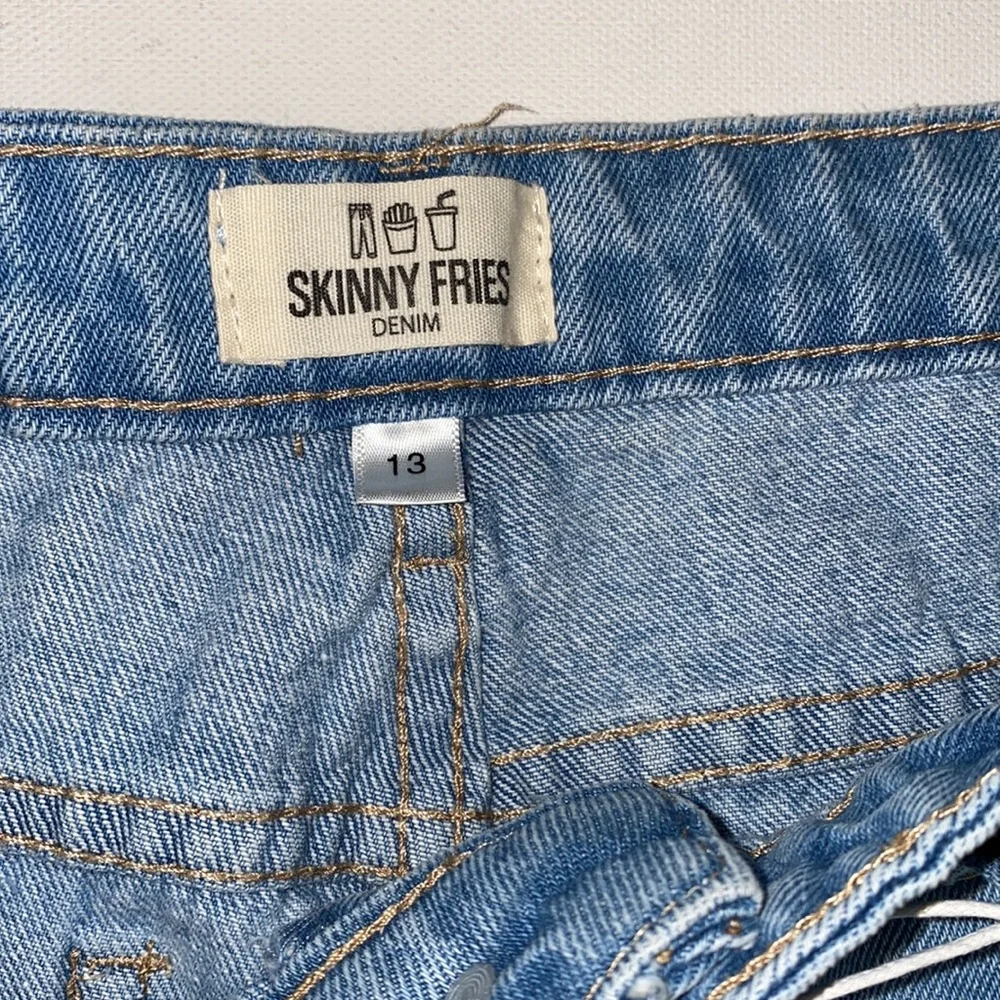Highrise Skinny Fries Straight Fit Jeans NWT - Picture 4 of 8